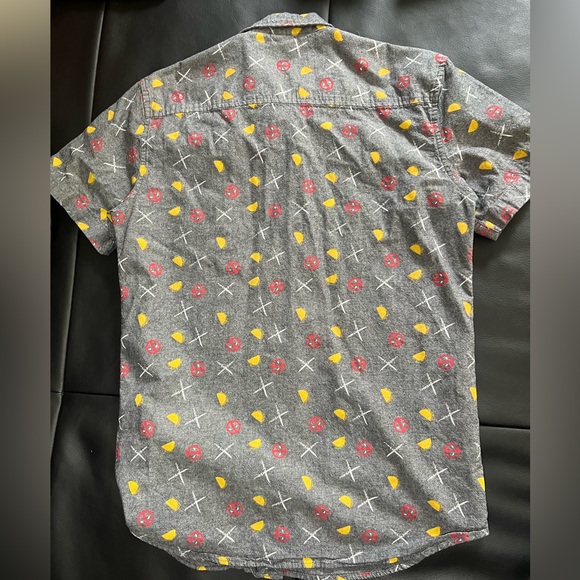 Marvel Deadpool Taco Party Woven Men’s Grey Button-Up - Size M EUC - Picture 11 of 11